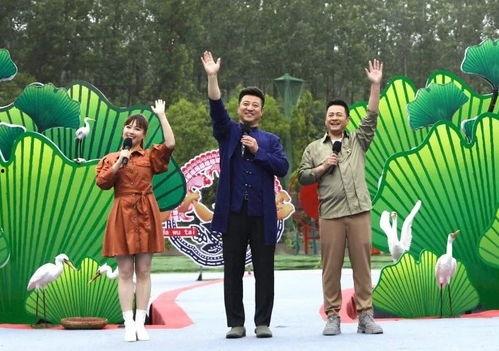 张家界新人吃瓜视频最新,趣味横生,甜蜜瞬间曝光