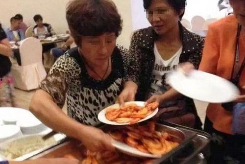 中国边境大妈吃瓜视频,揭秘中国边境风情