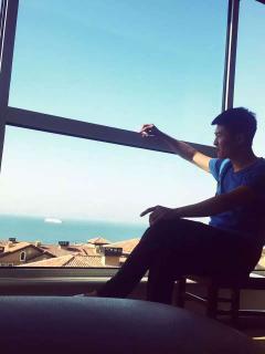 盘点警察抓人吃瓜群众视频,吃瓜群众围观成焦点