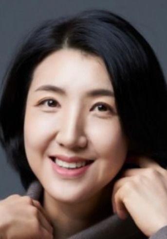 韩国女演员吃瓜视频