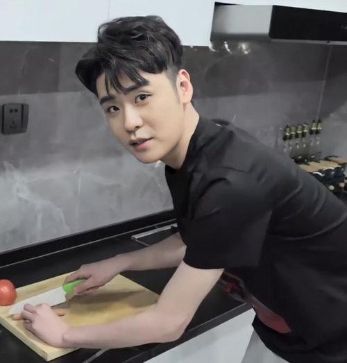 张云雷吃瓜小视频