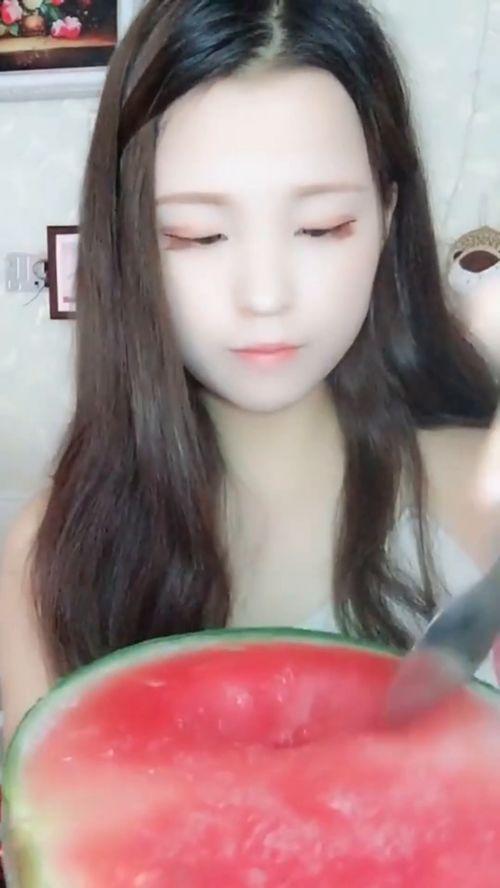 小姐姐吃瓜歌曲视频下载,小姐姐吃瓜歌曲视频下载，夏日狂欢来袭！