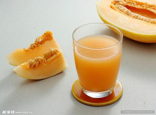 韩国人吃哈密瓜视频,哈密瓜新吃法，引发网友热议